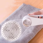 Aparat Pentru Curatat Scame, Par Si Praf, Flippy, Trimmer pentru Diferite Tipuri De Material, Cu Lame Din Otel Inoxidabil, Maner Ergonomic, Incarcare Prin USB, 15x6x9 cm, Alb - imagine 7