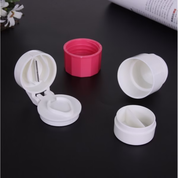 Cutie Pastile Multifunctionala, Flippy, 4 in 1, Pahar Apa, Taiere, Sfaramare, Depozitare, Compact, ABS cu Lama din Inox, Alb/Roz, 8.7x6.2x4.1 cm - imagine 5