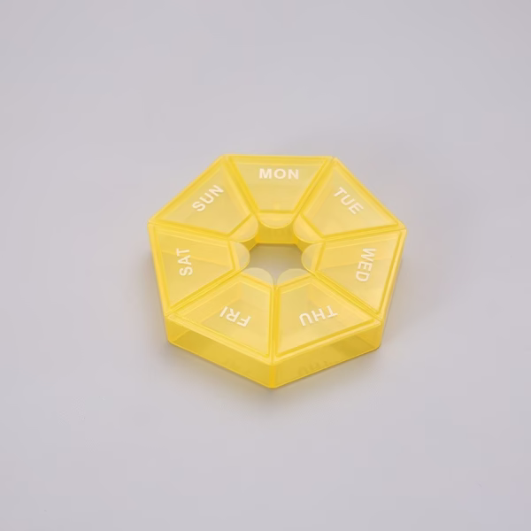 Cutie separator medicamente cu zilele saptamanii, Flippy, Plastic, 7 compartimente, Galben - imagine 2