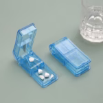 Dispozitiv pentru taiat sau sfaramat medicamente Flippy, material non-toxic, portabil, albastru - imagine 5