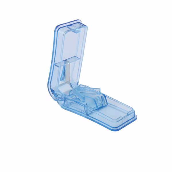 Dispozitiv pentru taiat sau sfaramat medicamente Flippy, material non-toxic, portabil, albastru - imagine 1