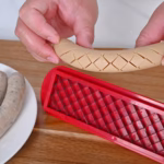 Feliator manual pentru hot-dog Flippy, crestare carnati si hot-dog, manual, potrivit pentru gratar, 29.5 x 6.5 cm, din inox si ABS, rosu - imagine 5