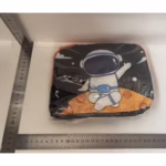 Geanta Termoizolanta pentru Copii, Flippy, 23x13x19 cm, Model Imprimeu Astronaut, din Folie de Aluminiu si Panza Oxford, Negru/Portocaliu - imagine 2