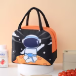 Geanta Termoizolanta pentru Copii, Flippy, 23x13x19 cm, Model Imprimeu Astronaut, din Folie de Aluminiu si Panza Oxford, Negru/Portocaliu - imagine 6