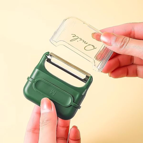 Decojitor/Curatator manual de legume si fructe, Flippy, portabil, cu magnet, doua lame, Inox, Verde, 6.7x6x1.6 cm - imagine 2