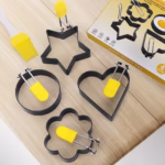Set 4 forme pentru ou Flippy, din otel, strat antiaderent, diametru 7.5 cm, cu maner din ABS, negru - imagine 6