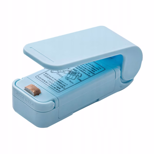 mini-aparat-de-sigilat-pungi-cu-baterii-flippy-etansare-prin-caldura-spate-magnetic-portabil-9-7x3-c-main-663b5429795a1 Mini Aparat de Sigilat Pungi cu Baterii, Flippy, Etansare prin Caldura, Spate Magnetic, Portabil, 9.7x3 cm, Albastru - imagine 1