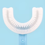 Periuta de Dinti in Forma de U, Flippy, pentru Copii 6-12 ani, Peri Moi, 12 cm, Model Inima, Culoare Albastru - imagine 2