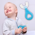 Periuta de Dinti in Forma de U, Flippy, pentru Sugari si Copii 2-6 ani, Peri Moi, 9 cm, Model Inima, Culoare Albastru - imagine 3