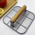 Presa Manuala pentru Carne, Flippy, din Aliaj de Aluminiu, Maner din Lemn, Presa pentru Burgeri, Usor de Curatat si Folosit, Patrata, 16x16x6 cm, Gri - imagine 4