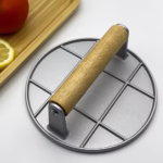 Presa Manuala pentru Carne, Flippy, din Aliaj de Aluminiu, Maner din Lemn, Presa pentru Burgeri, Usor de Curatat si Folosit, Rotunda, 16x16x6 cm, Gri - imagine 6