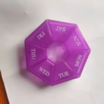 Cutie separator medicamente cu zilele saptamanii, Flippy, Plastic, 7 compartimente, Mov - imagine 2