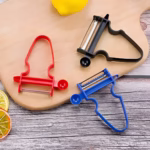 Set 3 Accesorii de Decojire, Razuire si Feliere, Flippy, pentru Legume si Fructe, Negru-Rosu-Albastru - imagine 8