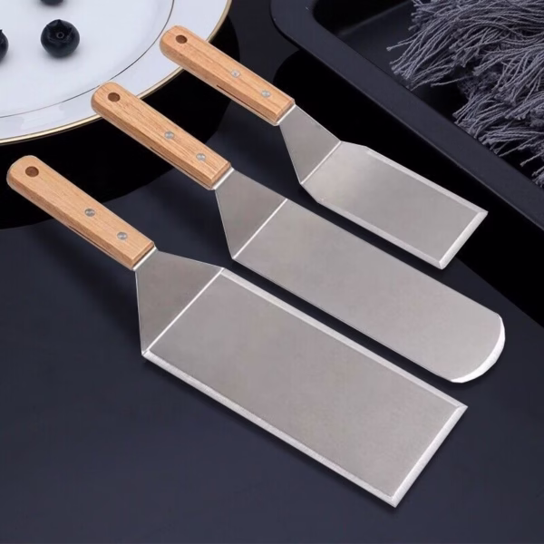 Set 3 spatule pentru gratar Flippy, din metal, margini subtiri, suprafata antiaderenta, rezistente la temperaturi ridicate, maner ergonomic din lemn, 3 forme, agatatoare, gri - imagine 5