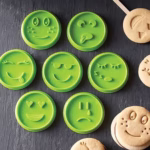 Set 7 Forme de Prajituri, Flippy, Model Emoticoane Smiley Face, Diferite Expresii, 7.7 x 1.5 cm, din PP, Verde - imagine 10