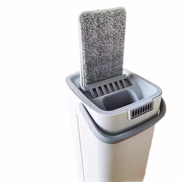 Set de Curatenie, Flippy, Mop si Galeata, Capacitate 5.7 l, 4 Rezerve Microfibra Incluse, Plastic, Utilizare Umeda/Uscata, Stoarcere Fara Maini, Albastru/Alb - imagine 2