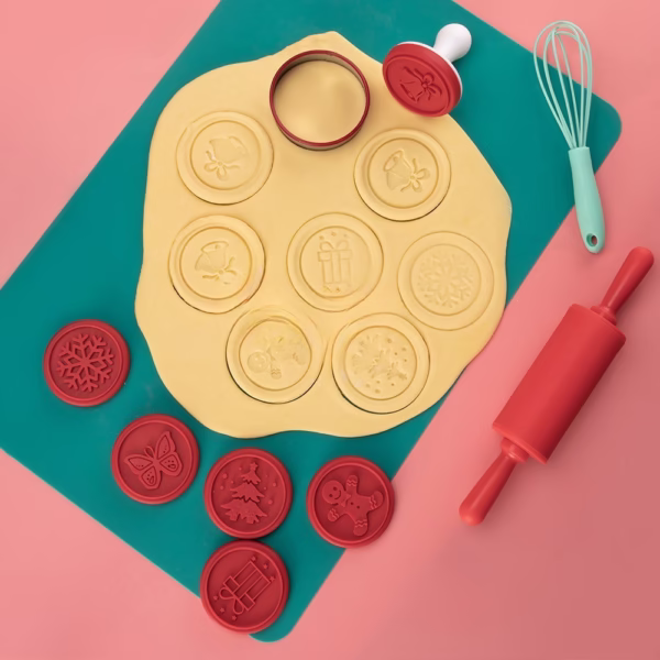 Set 6 stampile pentru prajituri Flippy, tematica de Craciun, din silicon alimentar non-toxic, taietor aluat inclus, 6 cm,  maner din plastic, compact, usor de depozitat, - imagine 3