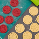 Set 6 stampile pentru prajituri Flippy, tematica de Craciun, din silicon alimentar non-toxic, taietor aluat inclus, 6 cm,  maner din plastic, compact, usor de depozitat, - imagine 6