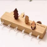 Suport pentru Chei, Flippy, din Lemn, Aplicare fara Perforare, Adeziv Inclus, 6 Carlige Albe, Model Casuta, Greutate Suportata 5 kg, 14.5 x 2 x 22.5 cm, Maro - imagine 5