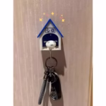 Suport de Chei, Flippy, Model Casuta si Breloc Caine Alb, 7x6x4cm - imagine 8