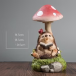 Decoratiune pentru Gradina, Flippy, Lumini LED cu Incarcare solara, 19.5 x 9.5 x 9.5 cm, Model Ciuperca cu Arici care Citeste, Maro inchis - imagine 2