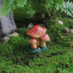 Decoratiune Ornament pentru Ghiveci, Flippy, Decoratiune pentru Gradina, Model 1 Ciuperci Rosii cu Buline Albe, 3.1 x 4 cm, Rosu - imagine 2
