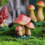 Decoratiune Ornament pentru Ghiveci, Flippy, Decoratiune pentru Gradina, Model 1 Ciuperci Rosii cu Buline Albe, 3.1 x 4 cm, Rosu - imagine 3