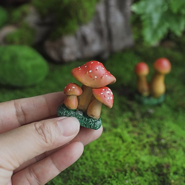 Decoratiune Ornament pentru Ghiveci, Flippy, Decoratiune pentru Gradina, Model 1 Ciuperci Rosii cu Buline Albe, 3.1 x 4 cm, Rosu - imagine 4