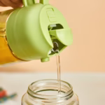 Recipient Ulei 2 in 1, Flippy, Functie Spray & Turnare, din Sticla, Fara Scurgere, 18.5 x 7.7 cm, 470 ml, Verde - imagine 5