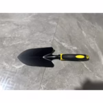 Set 4 Unelte de Gradina Flippy, pentru Plantare, Prelucrare Sol si Ingrijire Plante, Material PVC Carbon, Grebla, Sapaliga cu Cap Dublu, Lopata Mica, Lopata Lata, 43 x 11 cm, Negru/Galben - imagine 6
