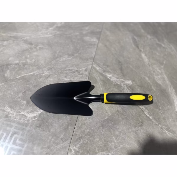 Set 4 Unelte de Gradina Flippy, pentru Plantare, Prelucrare Sol si Ingrijire Plante, Material PVC Carbon, Grebla, Sapaliga cu Cap Dublu, Lopata Mica, Lopata Lata, 43 x 11 cm, Negru/Galben - imagine 6