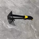 Set 4 Unelte de Gradina Flippy, pentru Plantare, Prelucrare Sol si Ingrijire Plante, Material PVC Carbon, Grebla, Sapaliga cu Cap Dublu, Lopata Mica, Lopata Lata, 43 x 11 cm, Negru/Galben - imagine 7